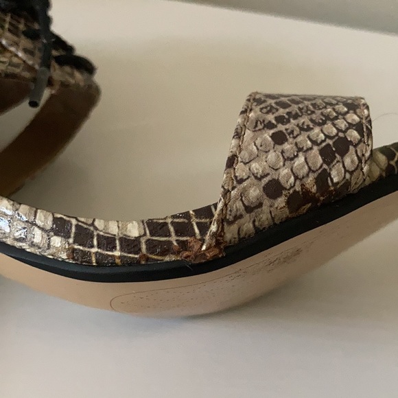 Snake print heelsπ - Picture 6 of 7